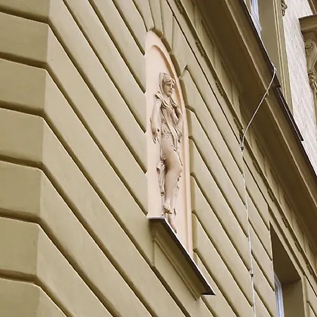 Charming Next To The Emmaus Abbey Apartment *