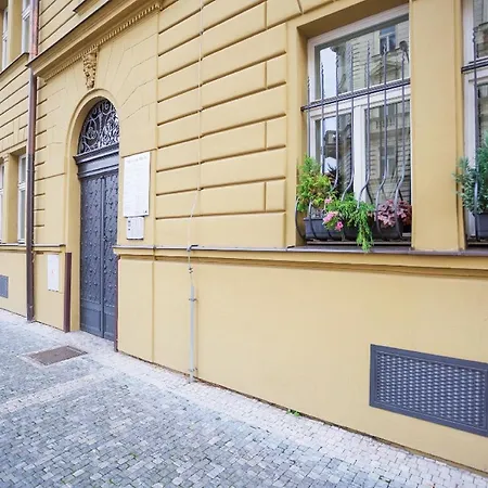 Apartment Charming Next To The Emmaus Abbey
