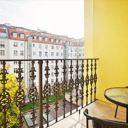 Charming Next To The Emmaus Abbey Apartment *