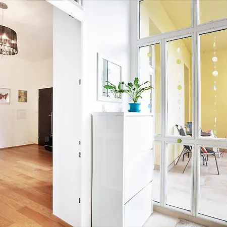 Apartment Charming Next To The Emmaus Abbey