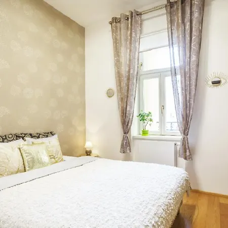 Charming Next To The Emmaus Abbey Apartment Prague